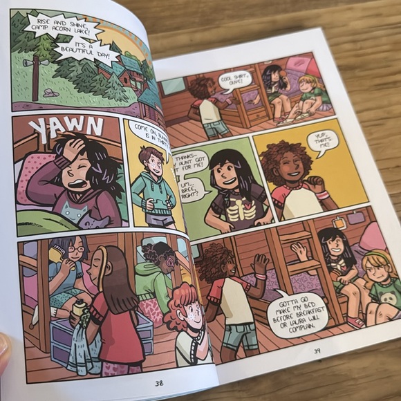 Lot of 3 Girls Comic Chapter Books - Picture 3 of 8